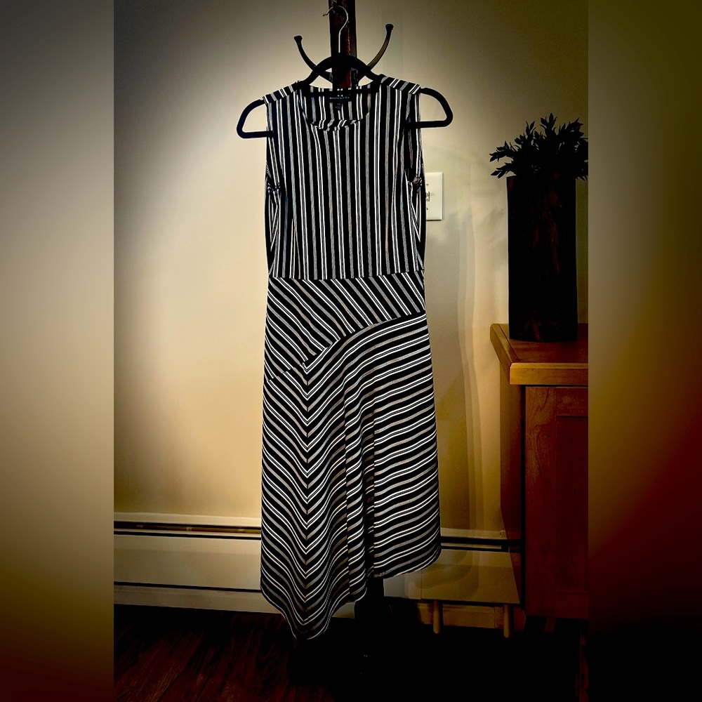 BANANA REPUBLIC Sleeveless Dress BLACK and WHITE Size XS